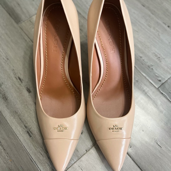 Coach Patrice Pump size 10 - Picture 9 of 9
